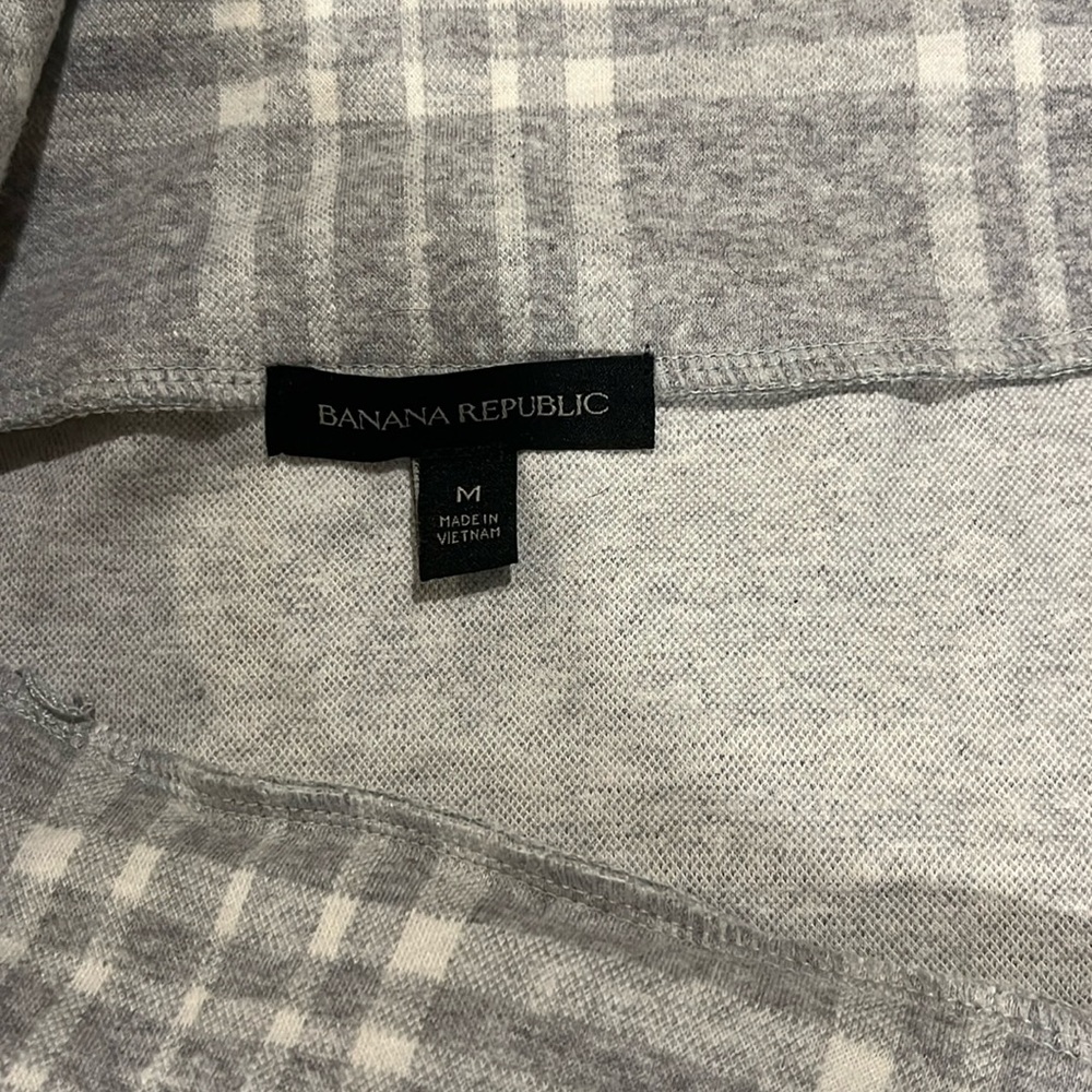 Worn twice , long sleeve banana republic dress. Form fitting cowl neck.